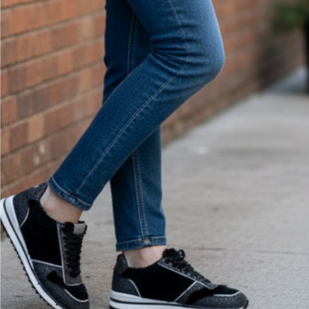 P448 Jackson Sneaker black fur